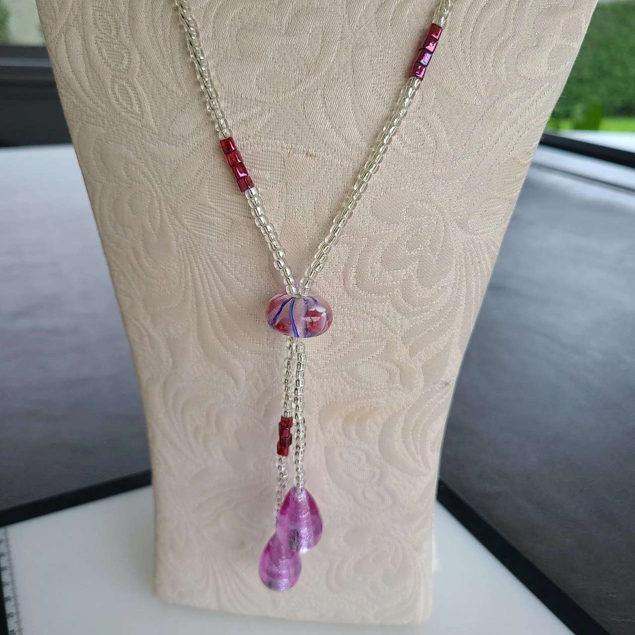 Sautoir perles rocailles en verre coeur argent et perles lampwork violine PA1021